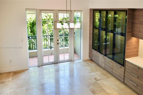 Townhouse in Coral Gables, Florida 4 bedrooms, 201.32 sq.m. № 1956828 - photo 3