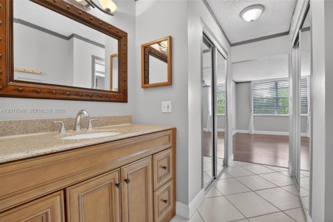 Condo in Plantation, Florida, 2 bedrooms  № 2186060 - photo 24