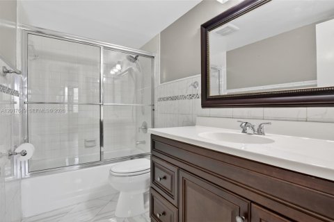 Condo in Plantation, Florida, 2 bedrooms  № 2186060 - photo 27