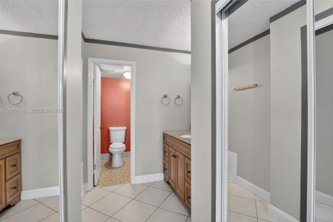 Condo in Plantation, Florida, 2 bedrooms  № 2186060 - photo 21