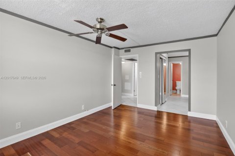 Condo in Plantation, Florida, 2 bedrooms  № 2186060 - photo 19