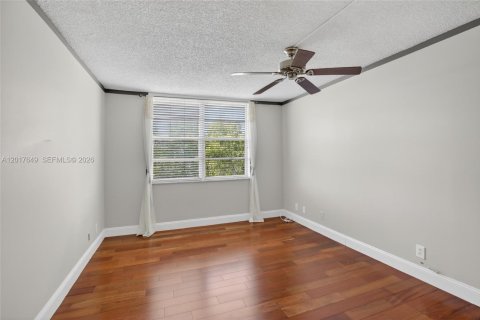 Condo in Plantation, Florida, 2 bedrooms  № 2186060 - photo 20