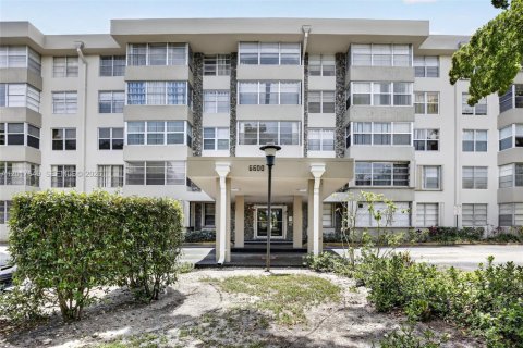 Condo in Plantation, Florida, 2 bedrooms  № 2186060