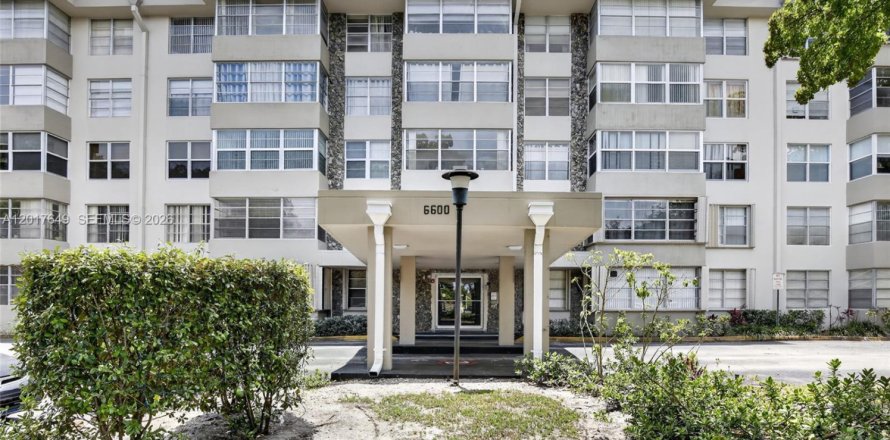 Condo in Plantation, Florida, 2 bedrooms  № 2186060