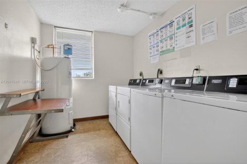 Condo in Plantation, Florida, 2 bedrooms  № 2186060 - photo 30