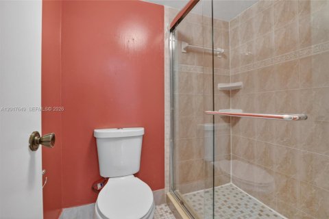 Condo in Plantation, Florida, 2 bedrooms  № 2186060 - photo 23