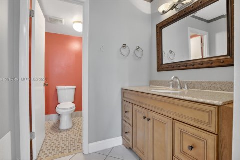 Condo in Plantation, Florida, 2 bedrooms  № 2186060 - photo 22