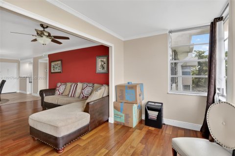Condo in Plantation, Florida, 2 bedrooms  № 2186060 - photo 9