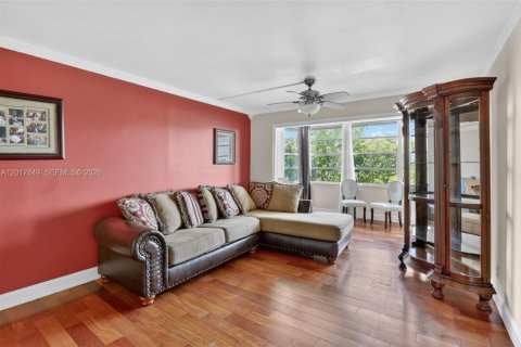 Condo in Plantation, Florida, 2 bedrooms  № 2186060 - photo 5