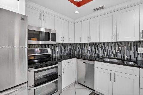 Condo in Plantation, Florida, 2 bedrooms  № 2186060 - photo 16