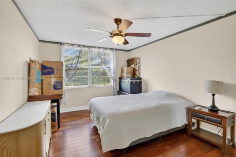 Condo in Plantation, Florida, 2 bedrooms  № 2186060 - photo 25
