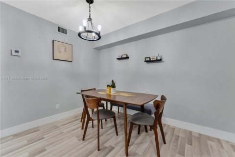 Condominio en venta en Pembroke Pines, Florida, 2 dormitorios, 96.34 m2 № 1895842 - foto 8