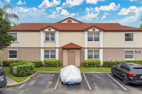 Condominio en venta en Pembroke Pines, Florida, 2 dormitorios, 96.34 m2 № 1895842 - foto 2