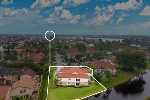 Condominio en venta en Pembroke Pines, Florida, 2 dormitorios, 96.34 m2 № 1895842 - foto 25