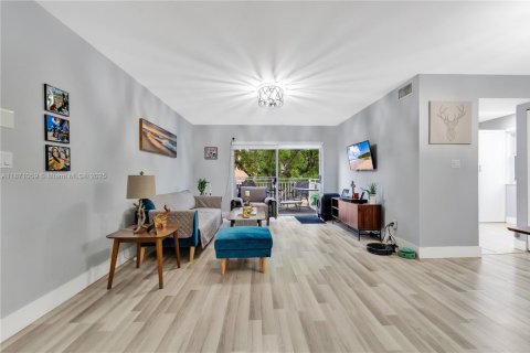 Condominio en venta en Pembroke Pines, Florida, 2 dormitorios, 96.34 m2 № 1895842 - foto 3