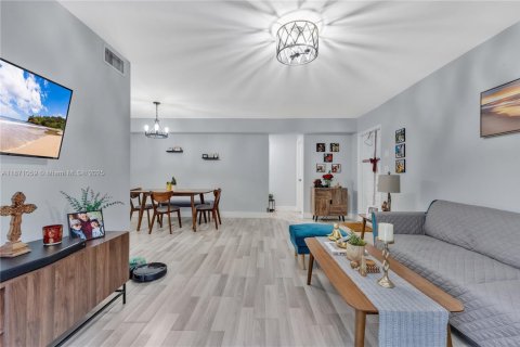 Condominio en venta en Pembroke Pines, Florida, 2 dormitorios, 96.34 m2 № 1895842 - foto 5