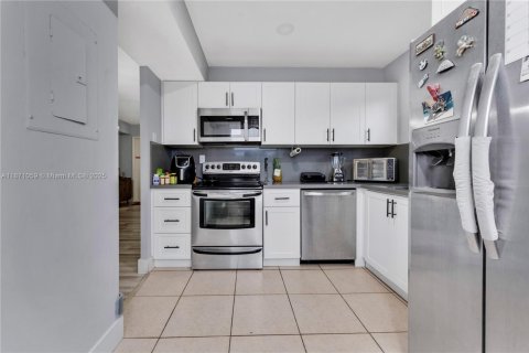 Condominio en venta en Pembroke Pines, Florida, 2 dormitorios, 96.34 m2 № 1895842 - foto 11
