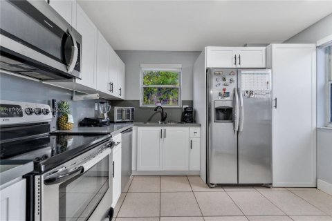 Condominio en venta en Pembroke Pines, Florida, 2 dormitorios, 96.34 m2 № 1895842 - foto 10