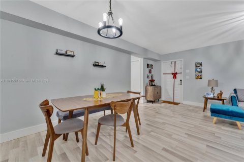 Condominio en venta en Pembroke Pines, Florida, 2 dormitorios, 96.34 m2 № 1895842 - foto 7