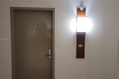 Copropriété à louer à Miami, Floride: 1 chambre, 46.73 m2 № 1940521 - photo 6