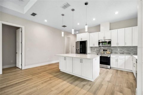 Commercial property in Palm Coast, Florida 6 bedrooms, 286.79 sq.m. № 2102458 - photo 21