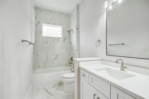 Commercial property in Palm Coast, Florida 6 bedrooms, 286.79 sq.m. № 2102458 - photo 12