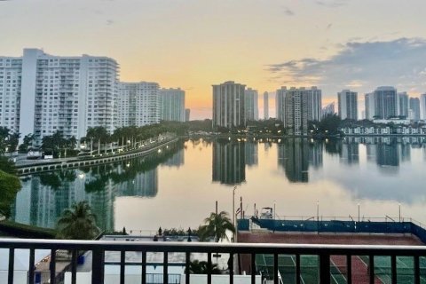 Condominio en venta en Aventura, Florida, 2 dormitorios, 114.46 m2 № 2154585 - foto 14