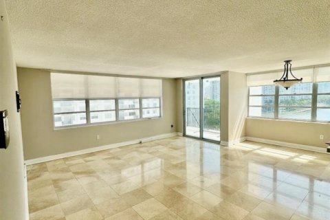 Condominio en venta en Aventura, Florida, 2 dormitorios, 114.46 m2 № 2154585 - foto 3
