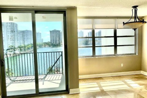 Condominio en venta en Aventura, Florida, 2 dormitorios, 114.46 m2 № 2154585 - foto 2