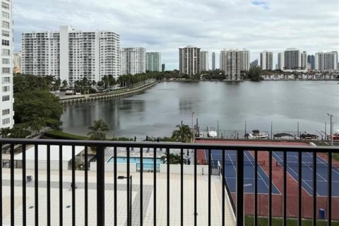 Condominio en Aventura, Florida, 2 dormitorios № 2154585