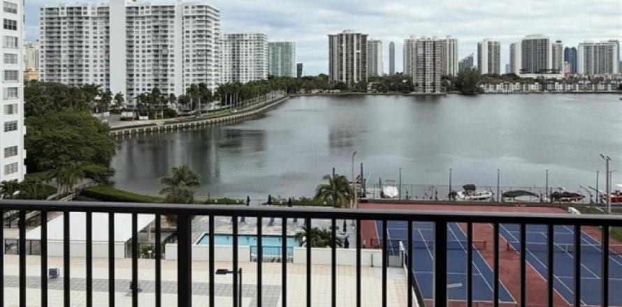 Condominio en Aventura, Florida, 2 dormitorios  № 2154585