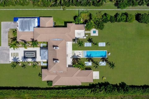 House in Southwest Ranches, Florida 6 bedrooms, 1265.24 sq.m. № 1714148 - photo 7