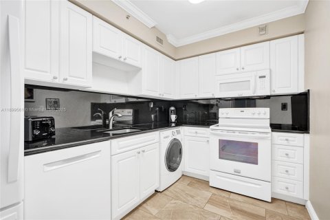 Купить кондоминиум в Холливуд, Флорида 1 спальня, 77.57м2, № 2019308 - фото 10