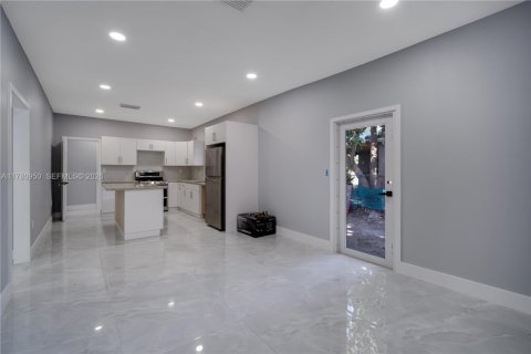 Immobilier commercial à vendre à Miami, Floride: 179.12 m2 № 2088752 - photo 7