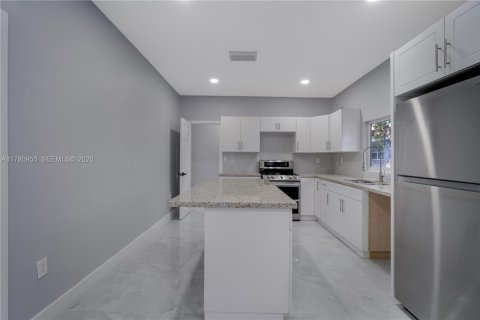 Immobilier commercial à vendre à Miami, Floride: 179.12 m2 № 2088752 - photo 8