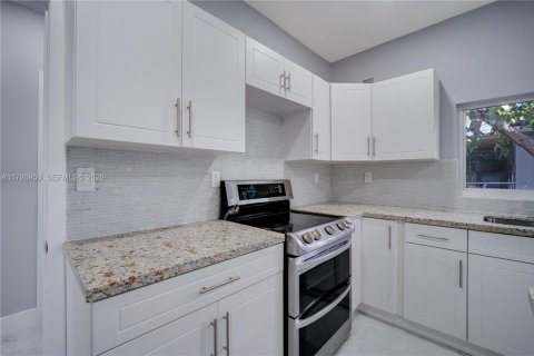 Immobilier commercial à vendre à Miami, Floride: 179.12 m2 № 2088752 - photo 11