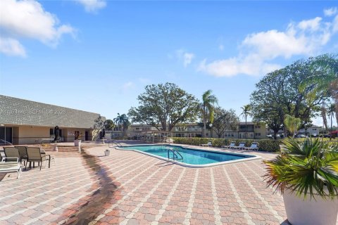 Купить кондоминиум в Маргит, Флорида 2 спальни, 91.97м2, № 2040368 - фото 20