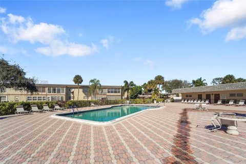 Купить кондоминиум в Маргит, Флорида 2 спальни, 91.97м2, № 2040368 - фото 21