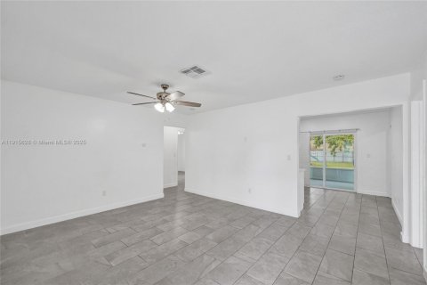 Villa ou maison à louer à Hollywood, Floride: 3 chambres, 111.48 m2 № 1971777 - photo 7