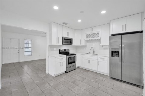 Villa ou maison à louer à Hollywood, Floride: 3 chambres, 111.48 m2 № 1971777 - photo 18