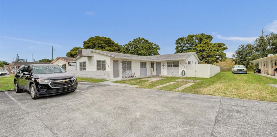 Villa ou maison à Hollywood, Floride 3 chambres, 111.48 m2 № 1971777