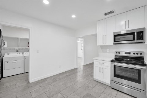 Villa ou maison à louer à Hollywood, Floride: 3 chambres, 111.48 m2 № 1971777 - photo 20