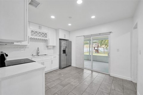 Villa ou maison à louer à Hollywood, Floride: 3 chambres, 111.48 m2 № 1971777 - photo 14