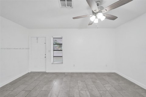 Villa ou maison à louer à Hollywood, Floride: 3 chambres, 111.48 m2 № 1971777 - photo 10