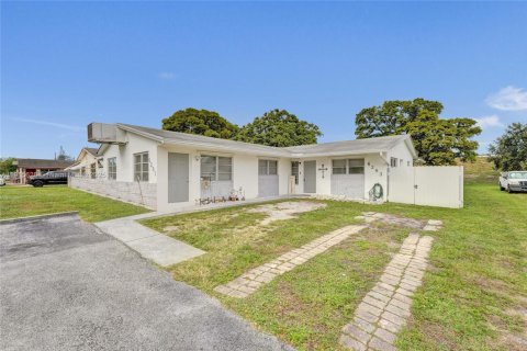 Villa ou maison à louer à Hollywood, Floride: 3 chambres, 111.48 m2 № 1971777 - photo 2