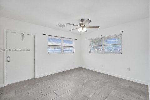 Villa ou maison à louer à Hollywood, Floride: 3 chambres, 111.48 m2 № 1971777 - photo 24