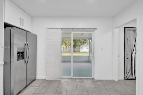 Villa ou maison à louer à Hollywood, Floride: 3 chambres, 111.48 m2 № 1971777 - photo 23