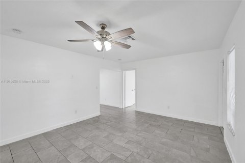 Villa ou maison à louer à Hollywood, Floride: 3 chambres, 111.48 m2 № 1971777 - photo 12