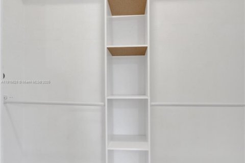 Villa ou maison à louer à Hollywood, Floride: 3 chambres, 111.48 m2 № 1971777 - photo 28