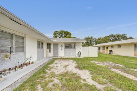 Villa ou maison à louer à Hollywood, Floride: 3 chambres, 111.48 m2 № 1971777 - photo 3